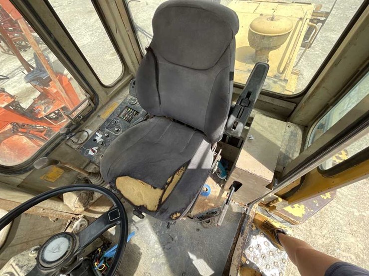 1993-deere-444e-image-7