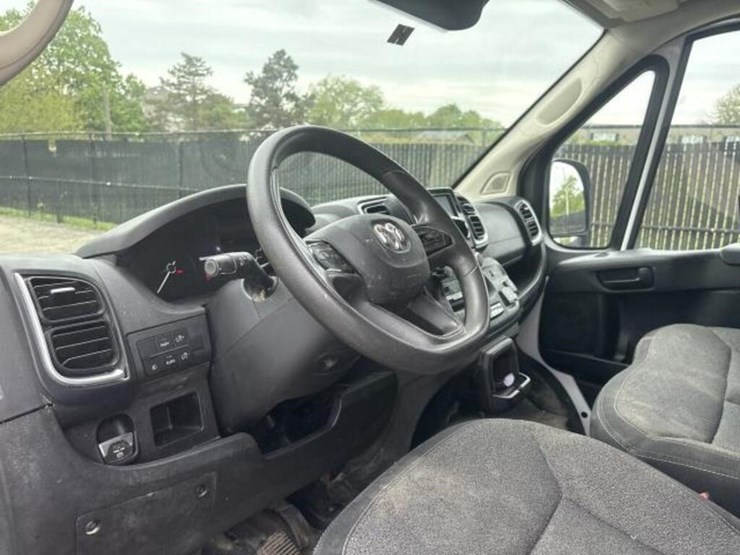 2023-dodge-3500-image-17