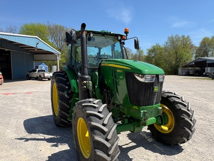 2022-john-deere-6120e-image-4