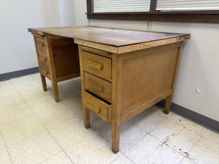 6-drawer-wood-desk-image-2