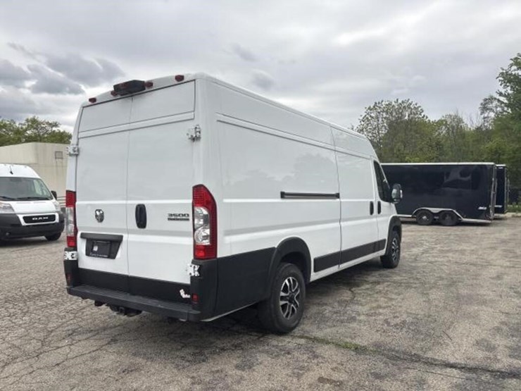 2023-dodge-3500-image-5