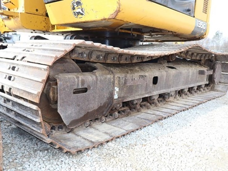 2016-deere-135g-image-14