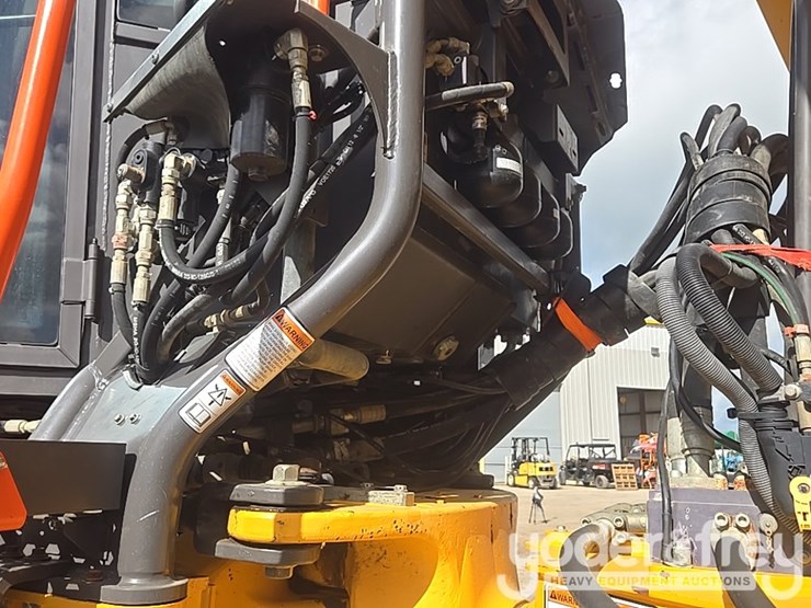 2020-volvo-a25g-image-17