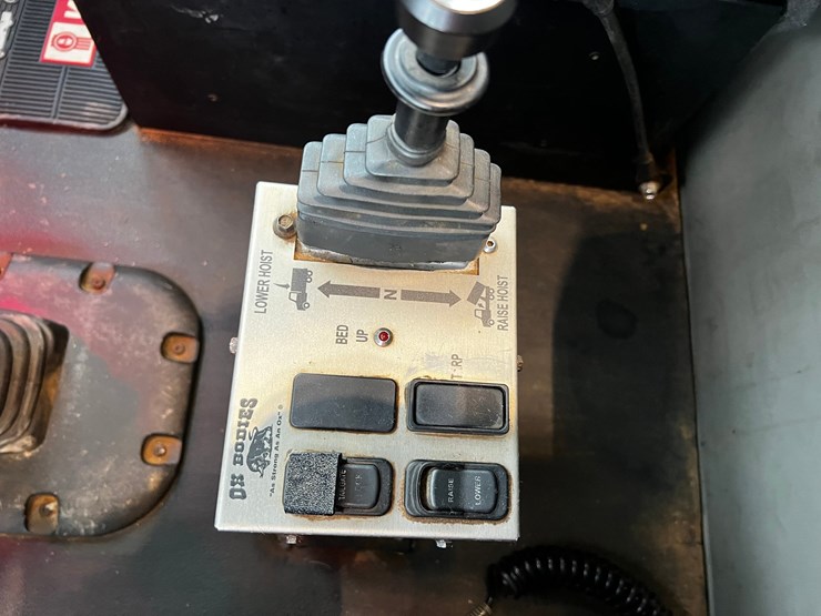 2020-kenworth-t880-image-16