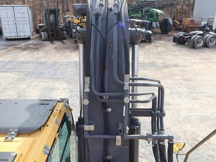 2016-deere-135g-image-37