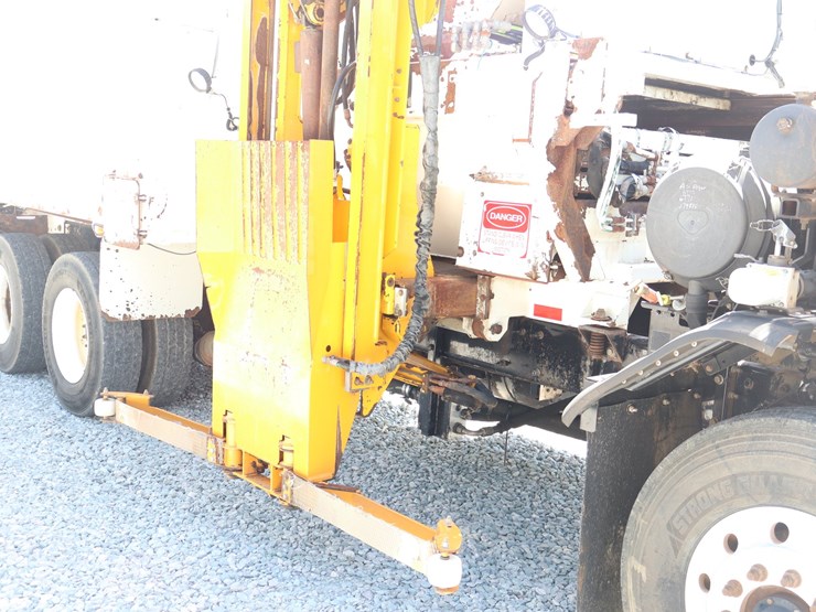 2019-peterbilt-520-image-25