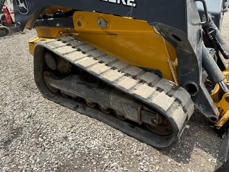 2023-deere-333g-image-12