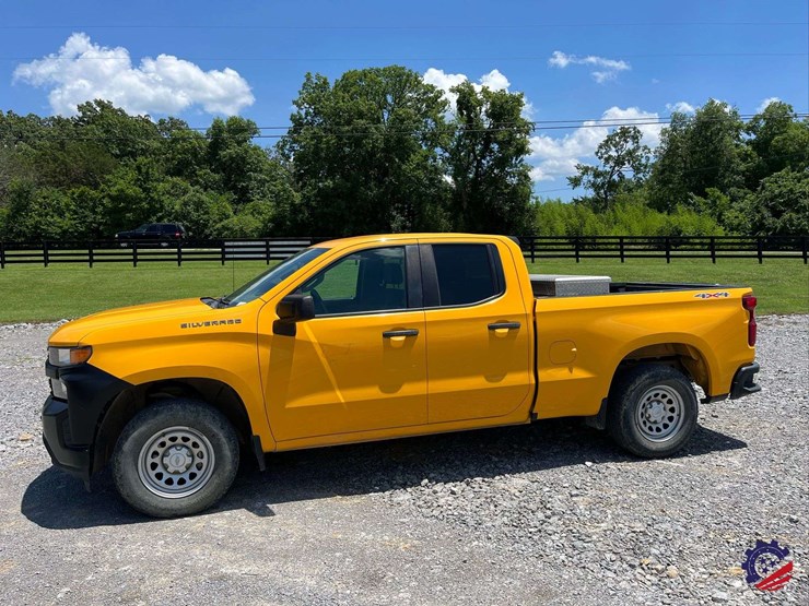 2021-chevrolet-silverado-4x4-pickup-truck-image-1
