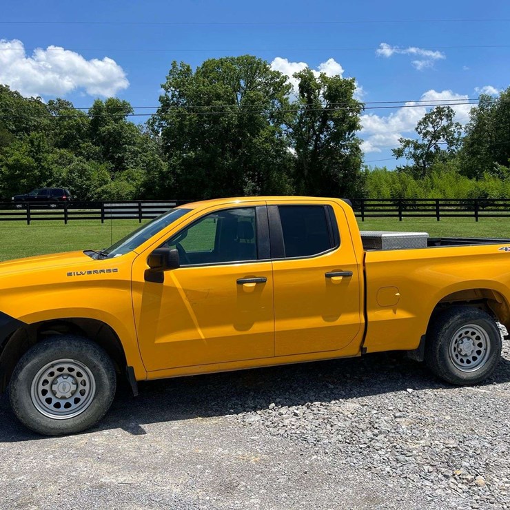2021 CHEVROLET Silverado 4X4 PICKUP TRUCK