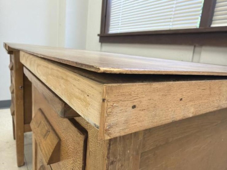 6-drawer-wood-desk-image-3