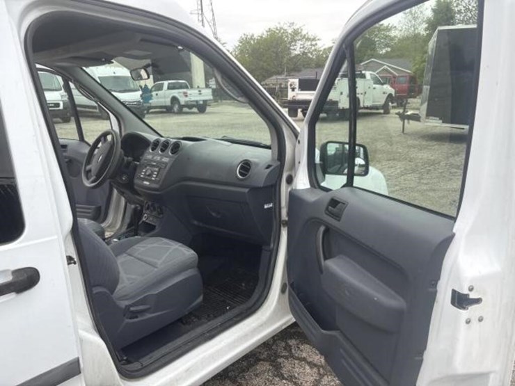 2010-ford-transit-connect-image-16