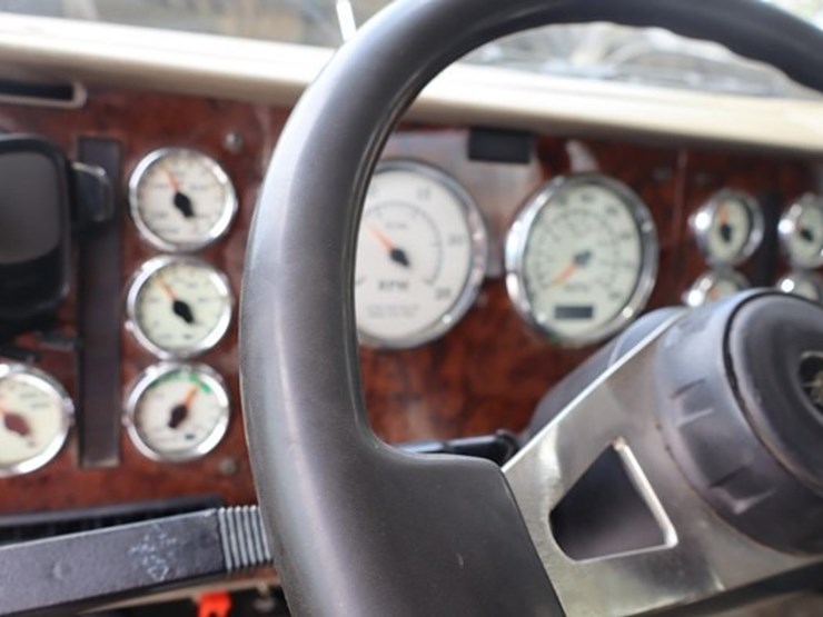 #542-•-2011-international-eagle-day-cab-truck-image-25