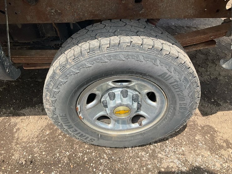 2001-chevrolet-silverado-2500-image-12