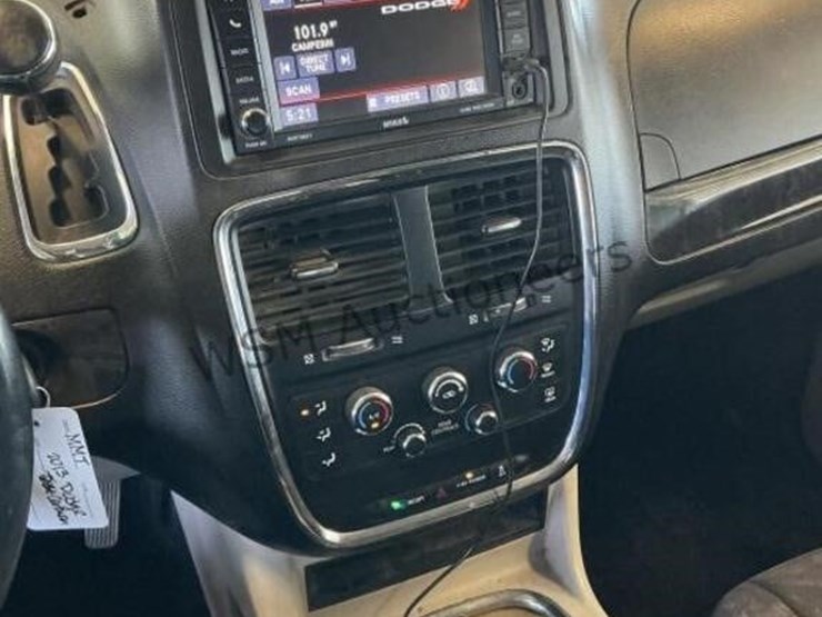 2013-dodge-grand-caravan-image-22
