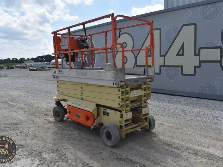 2013-jlg-3246es-image-3