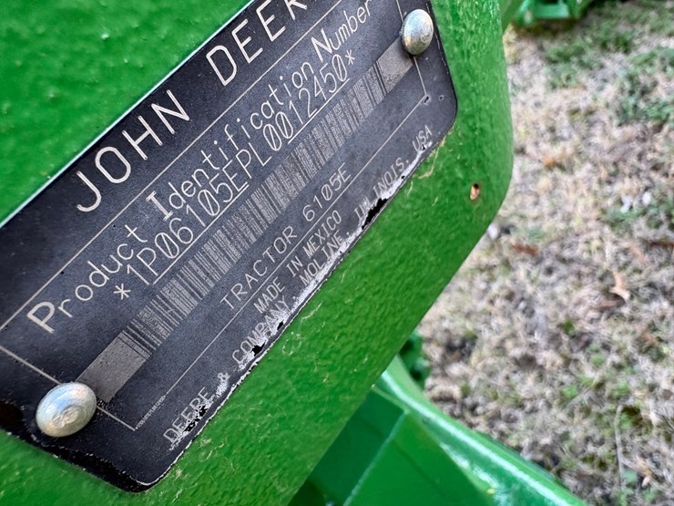 2020-john-deere-6105e-image-13