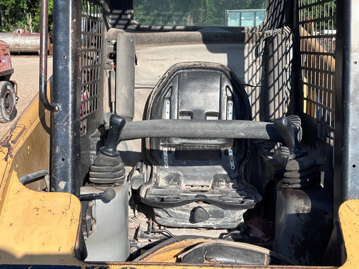 caterpillar-226b-image-7