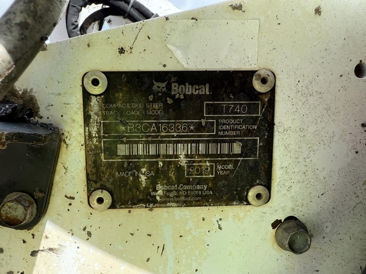 2019-bobcat-t740-image-24