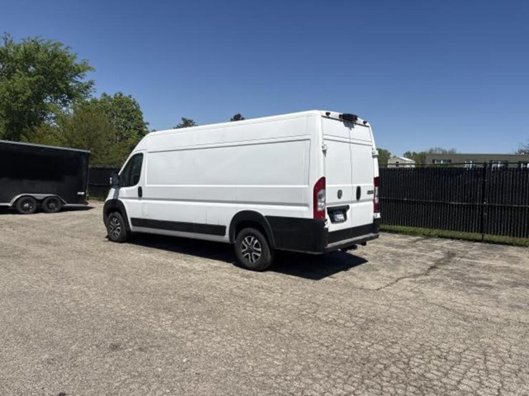 2023-dodge-3500-image-2