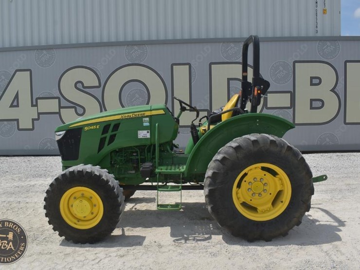 2021-john-deere-5045e-image-11