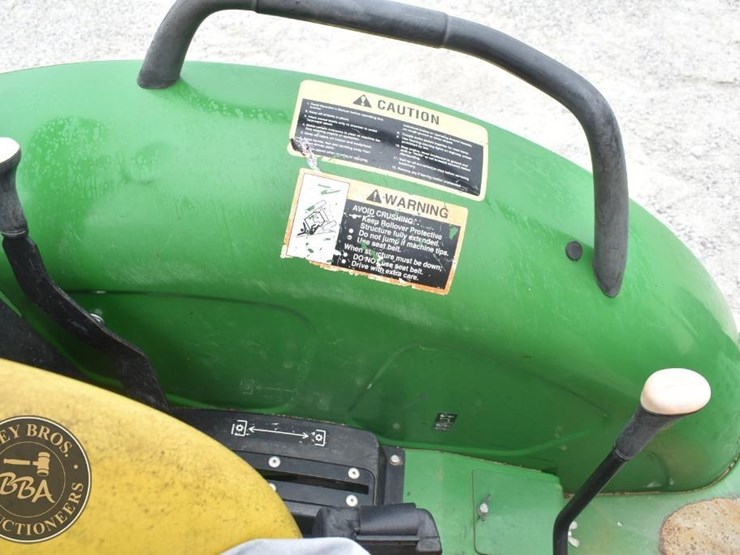2021-john-deere-5045e-image-30