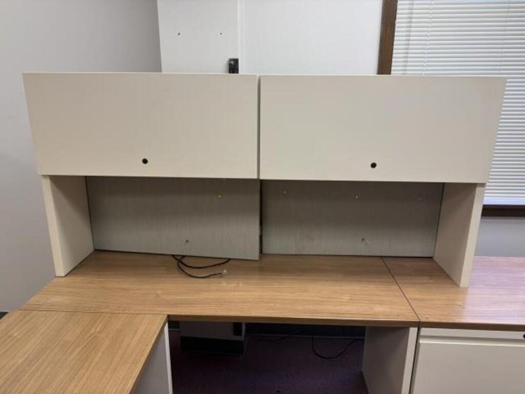metal-executive-u--shape-desk,-overhead-hutch-a-image-13