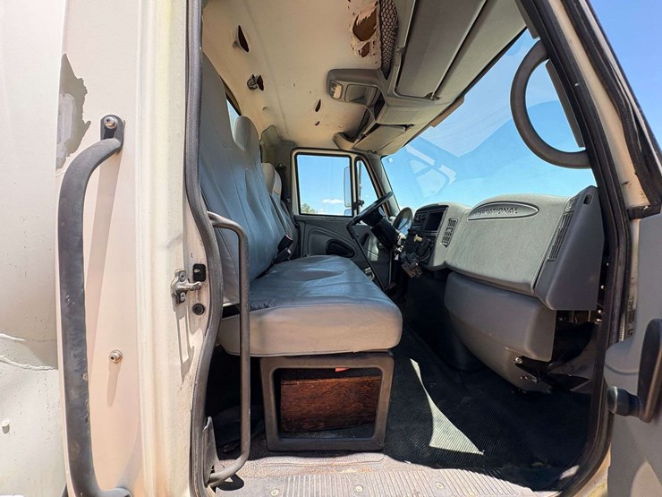 2006-international-durastar-4300-image-18