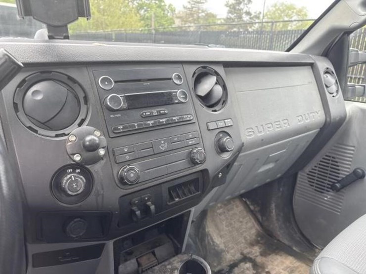 2015-ford-f250-xl-image-18