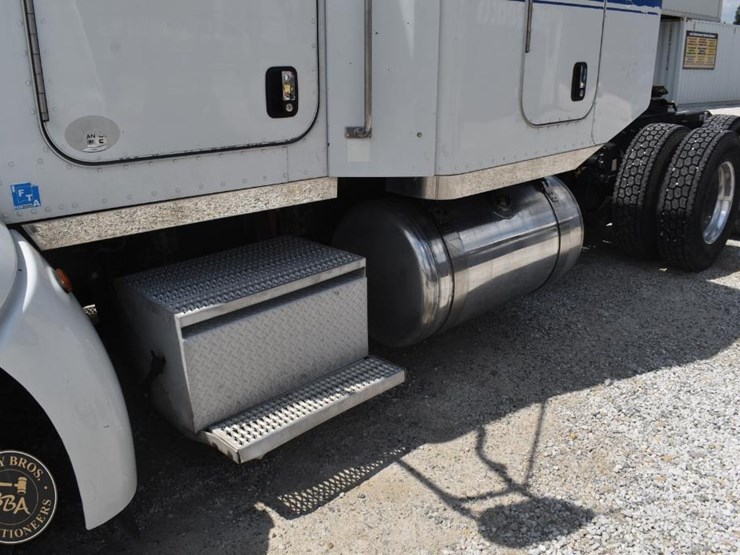 2012-peterbilt-386-image-11