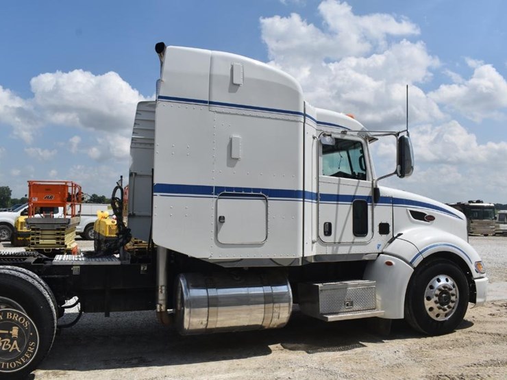 2012-peterbilt-386-image-7