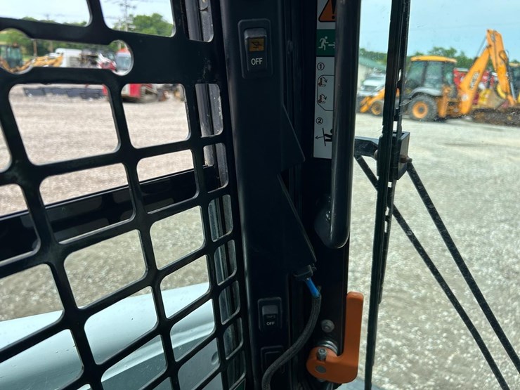 2023-bobcat-t770-image-26