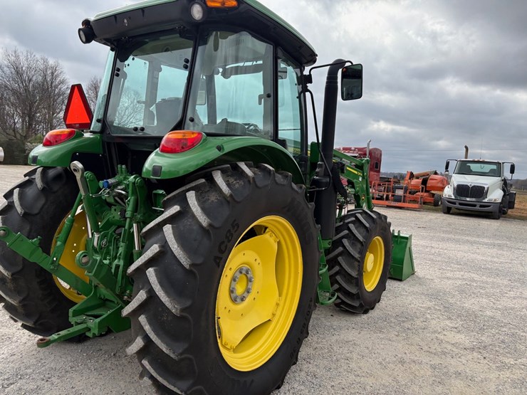 2020-john-deere-6105e-image-5