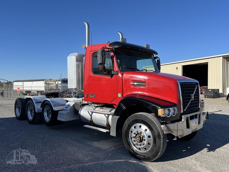 #549-•-2005-volvo-heavy-haul-day-cab-truck---osceola,-ar-image-8