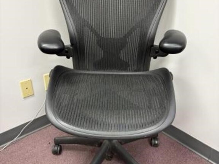 (2)-office-chairs-with-adjustable-arm-rest-image-2