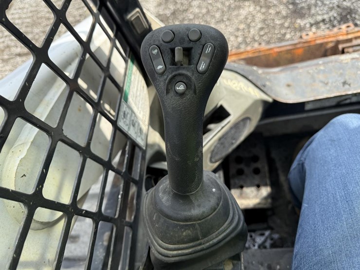 2019-bobcat-t740-image-23