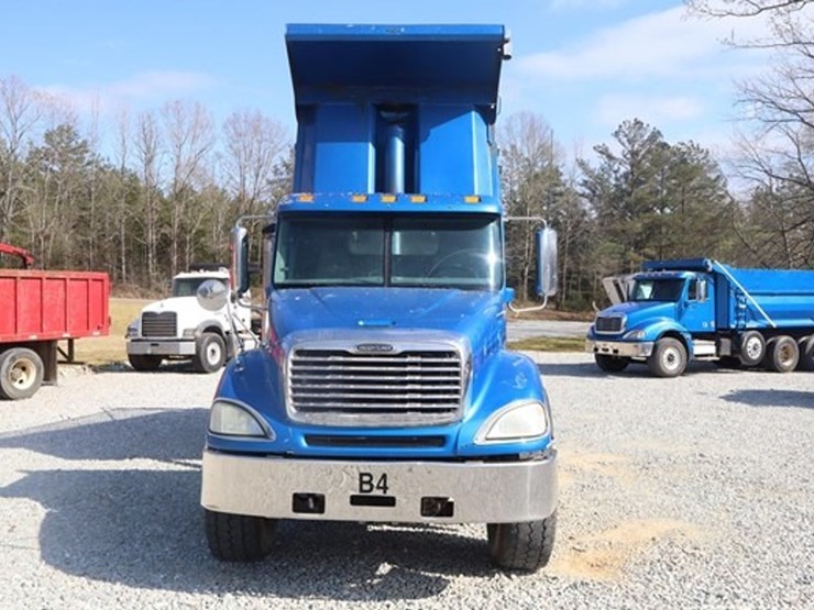 2013-freightliner-columbia-120-image-8