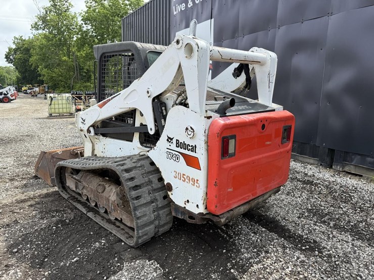 2019-bobcat-t740-image-2