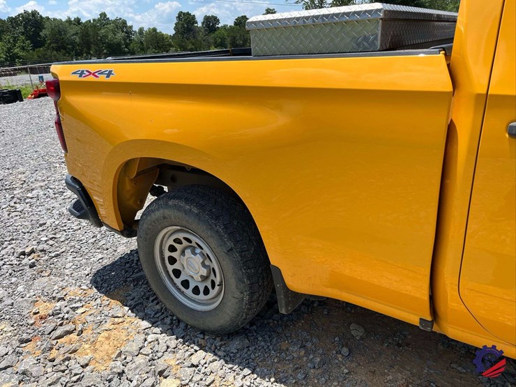 2021-chevrolet-silverado-4x4-pickup-truck-image-21