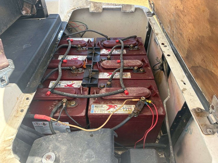 ez-go-txt-36v-electric-golf-cart-image-12