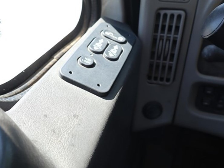 2010-international-transtar-8000-image-31
