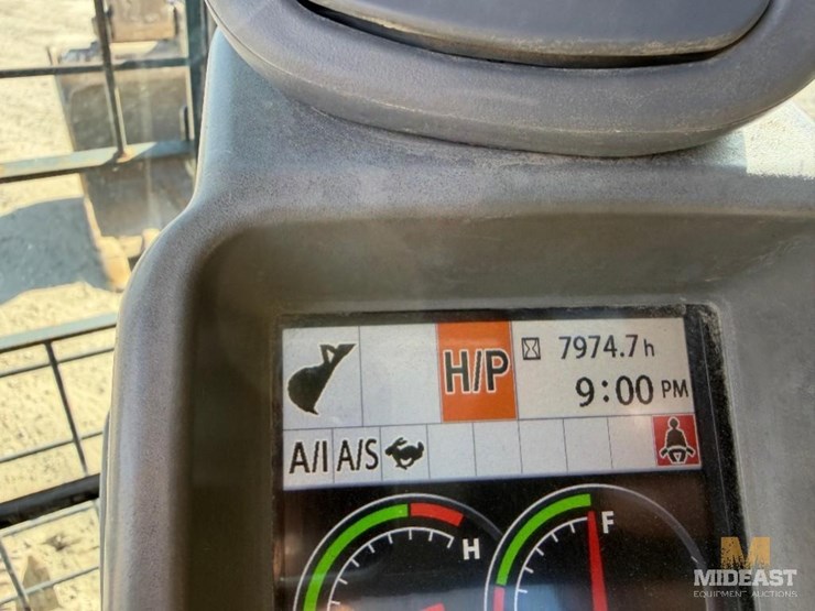 2015-deere-470g-lc-image-39