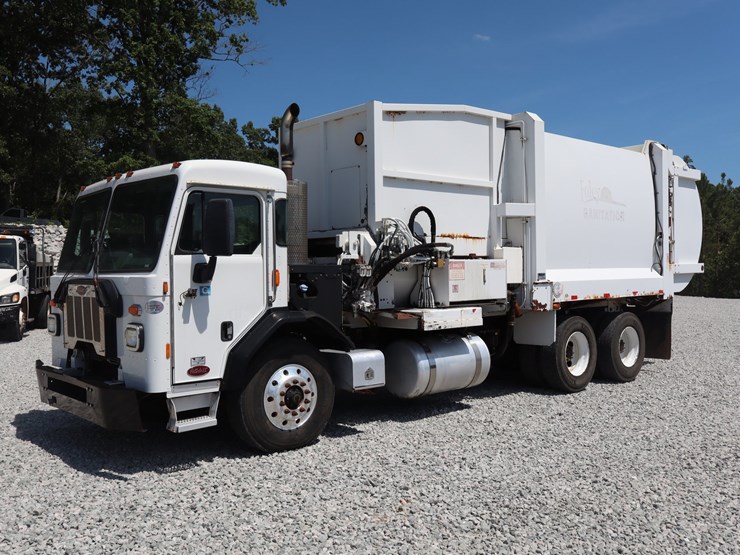 2019-peterbilt-520-image-1
