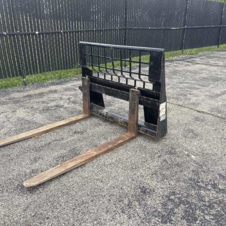 CAT skid steer fork attachment