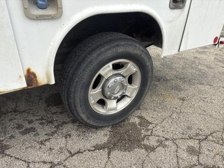 2014-ford-f350-xlt-image-9