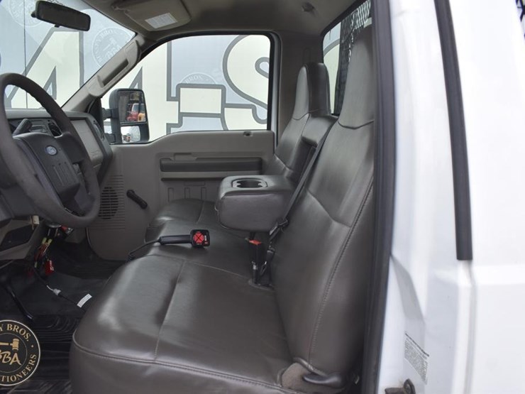 2009-ford-f350-image-25