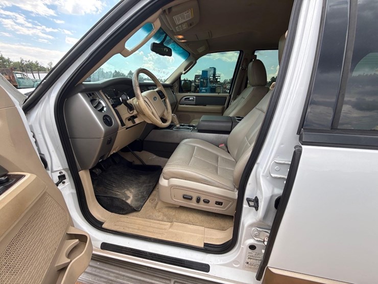 2011-ford-expedition-image-9