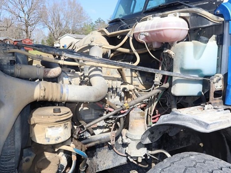 2013-freightliner-columbia-120-image-17