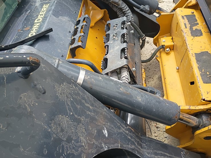 2022-deere-330g-image-53