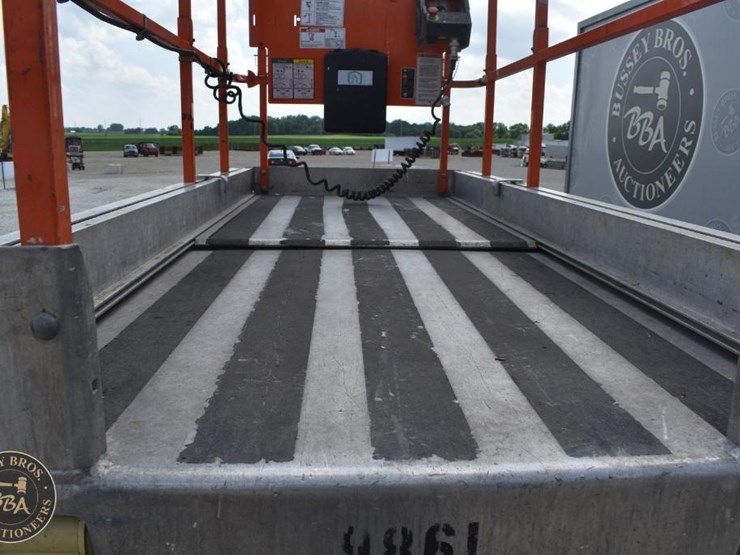 2013-jlg-3246es-image-15