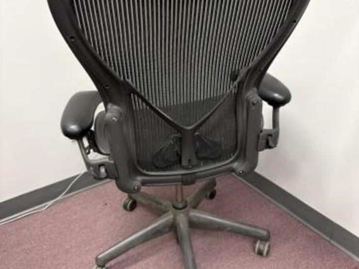 (2)-office-chairs-with-adjustable-arm-rest-image-7